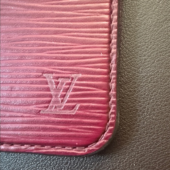 Louis Vuitton Textured deep red  Phone Case
See measurements to insure size. - Picture 2 of 11
